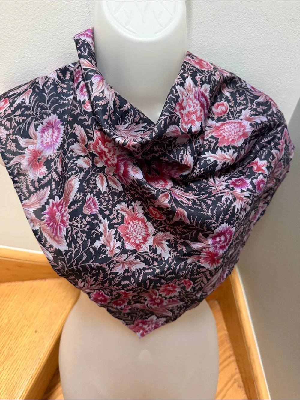 VTG Royal Silk 100% Silk Floral Square Neck Scarf 27”x27”